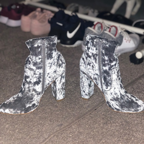 Gray heeled boots - Picture 3 of 6